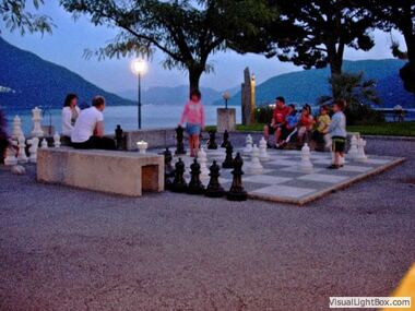 Schach spielen auf der Promenade.