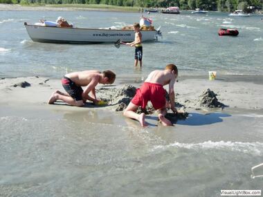 Sandburgen bauen macht Spass.